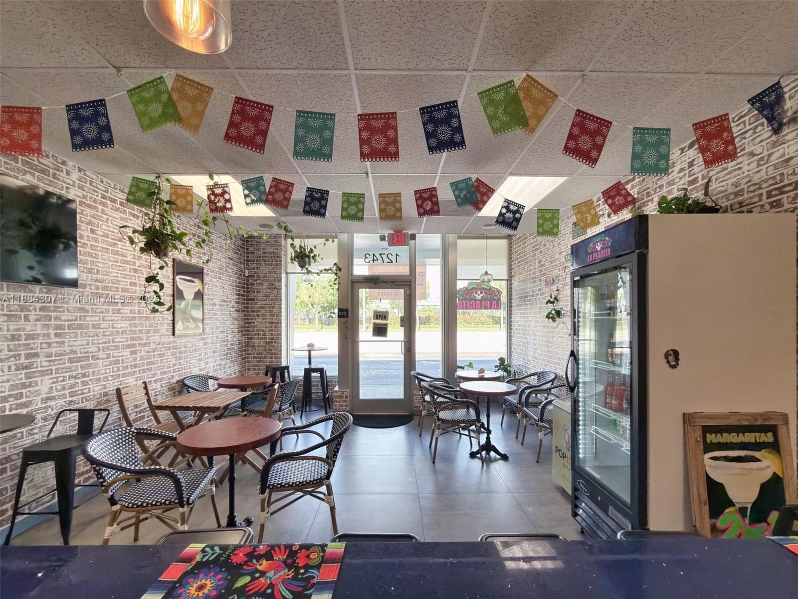 Turnkey Restaurant with Prime Location and Low Rent