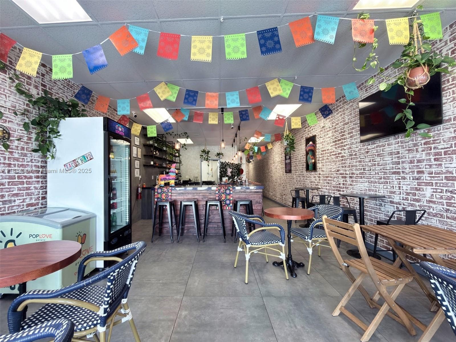 Turnkey Restaurant with Prime Location and Low Rent