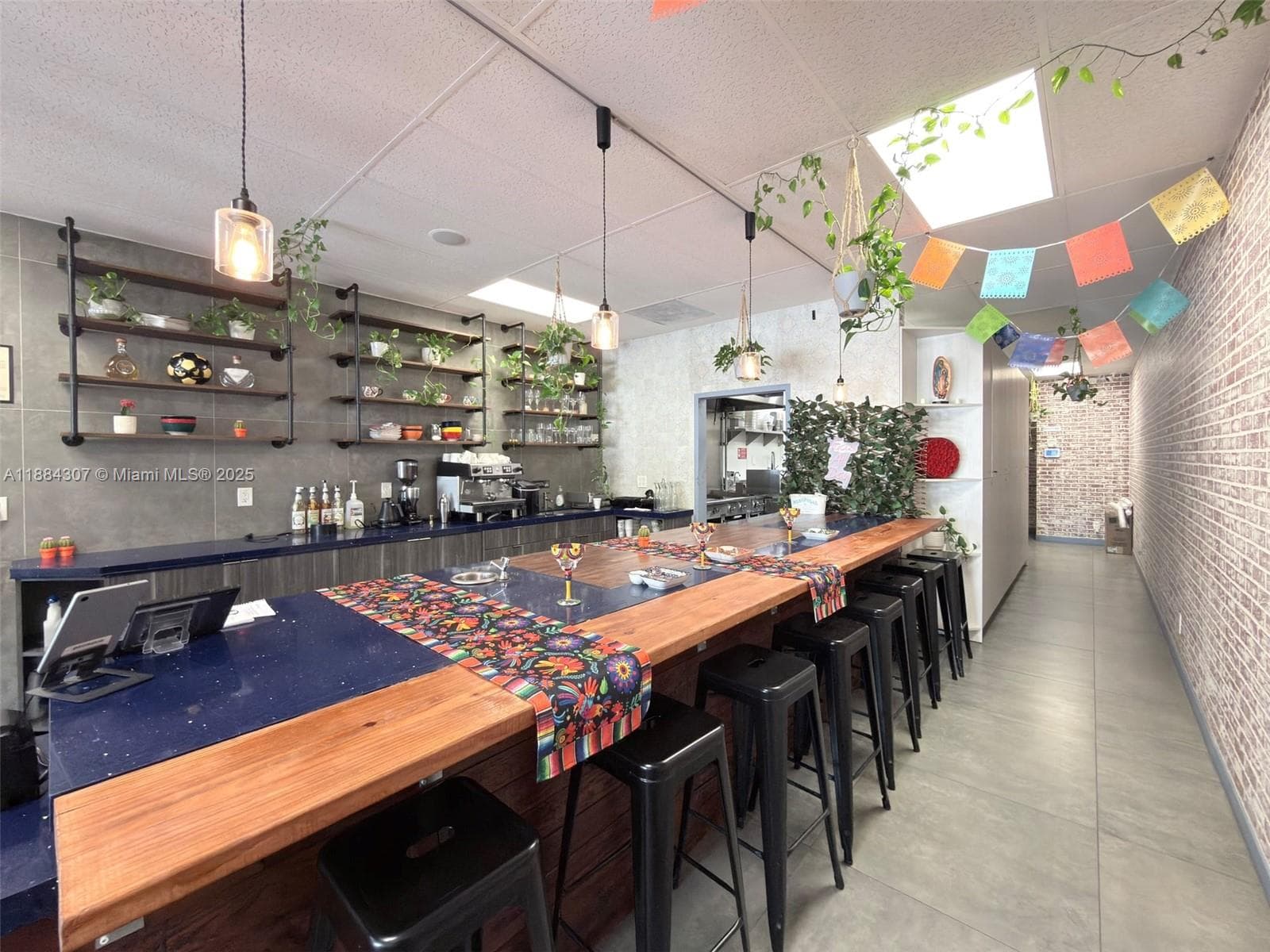 Turnkey Restaurant with Prime Location and Low Rent