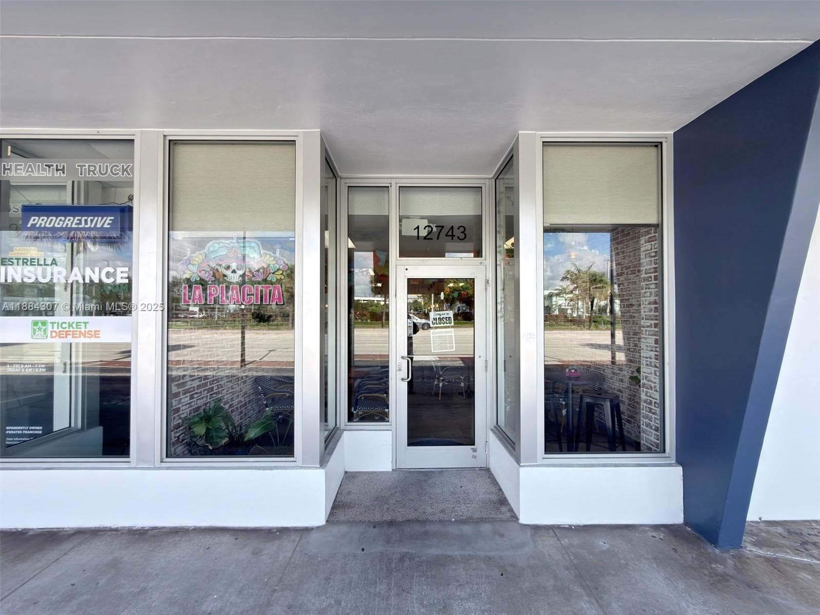 Turnkey Restaurant with Prime Location and Low Rent