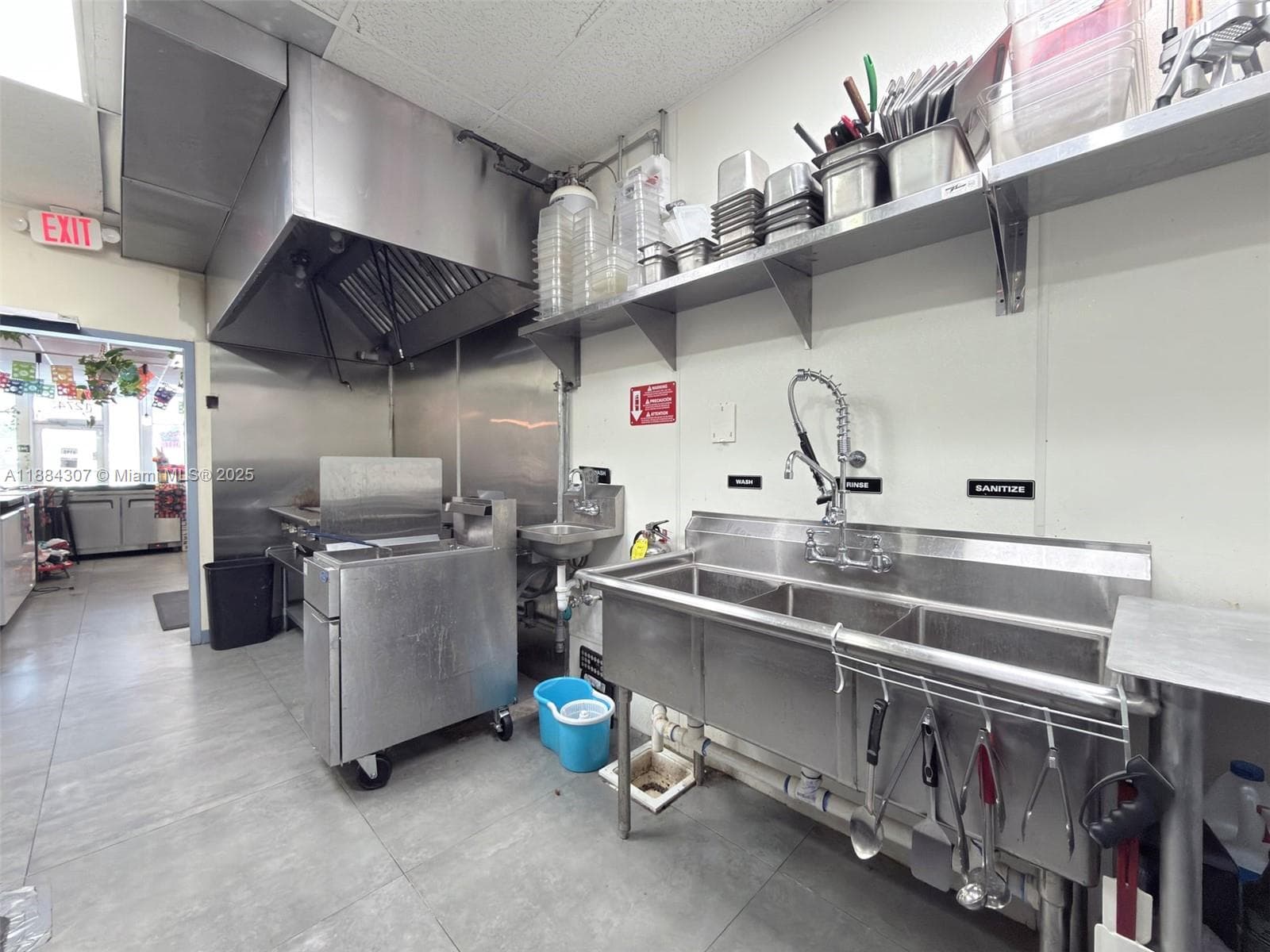 Turnkey Restaurant with Prime Location and Low Rent