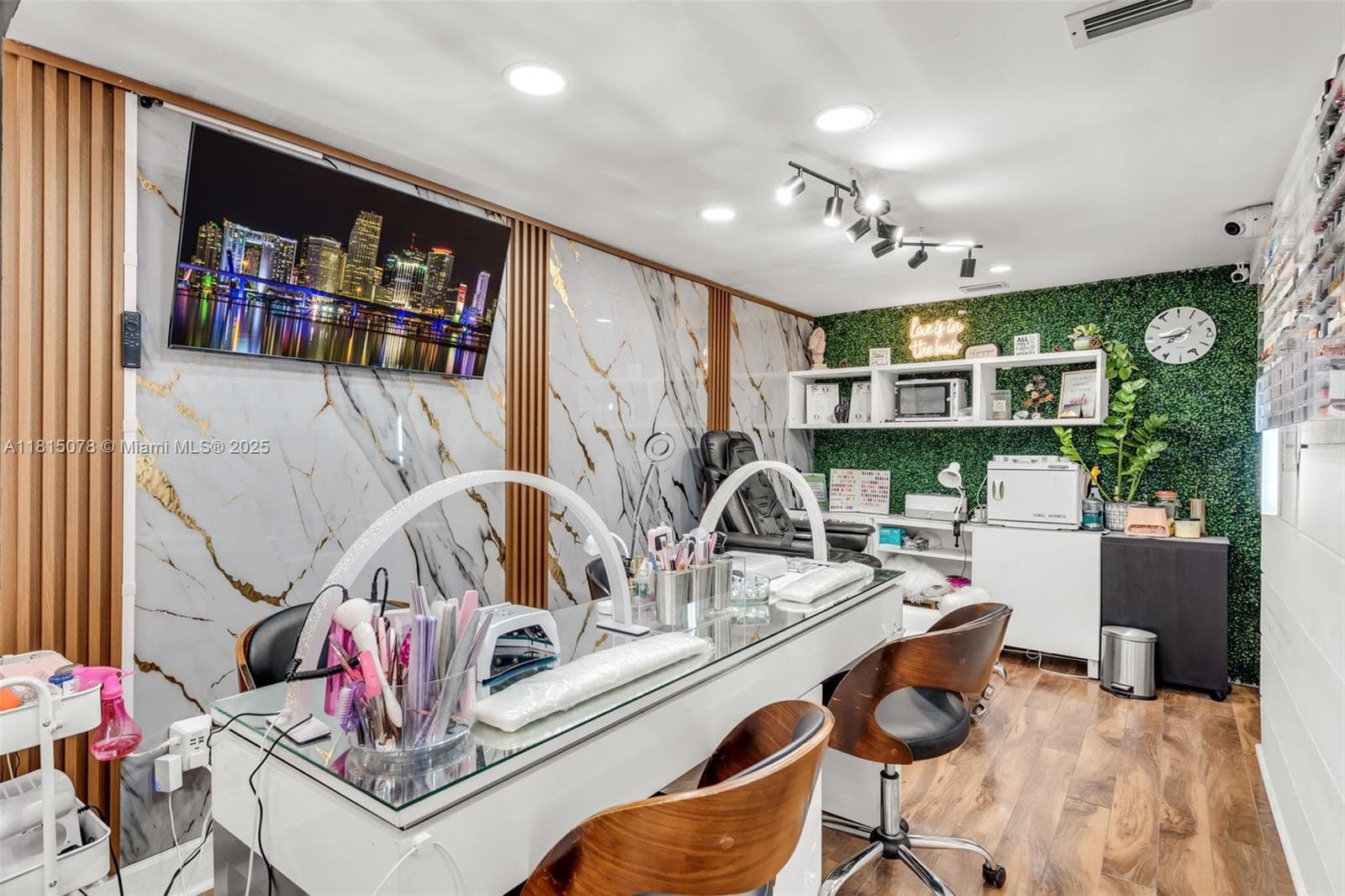 Premier Luxury Beauty Salon with Turnkey Operations