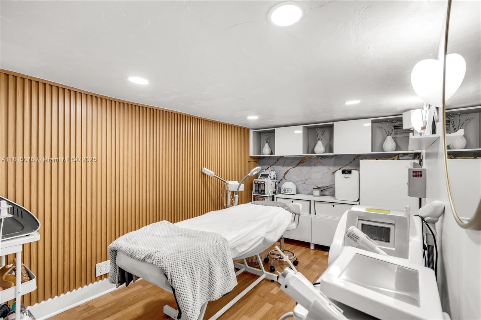 Premier Luxury Beauty Salon with Turnkey Operations