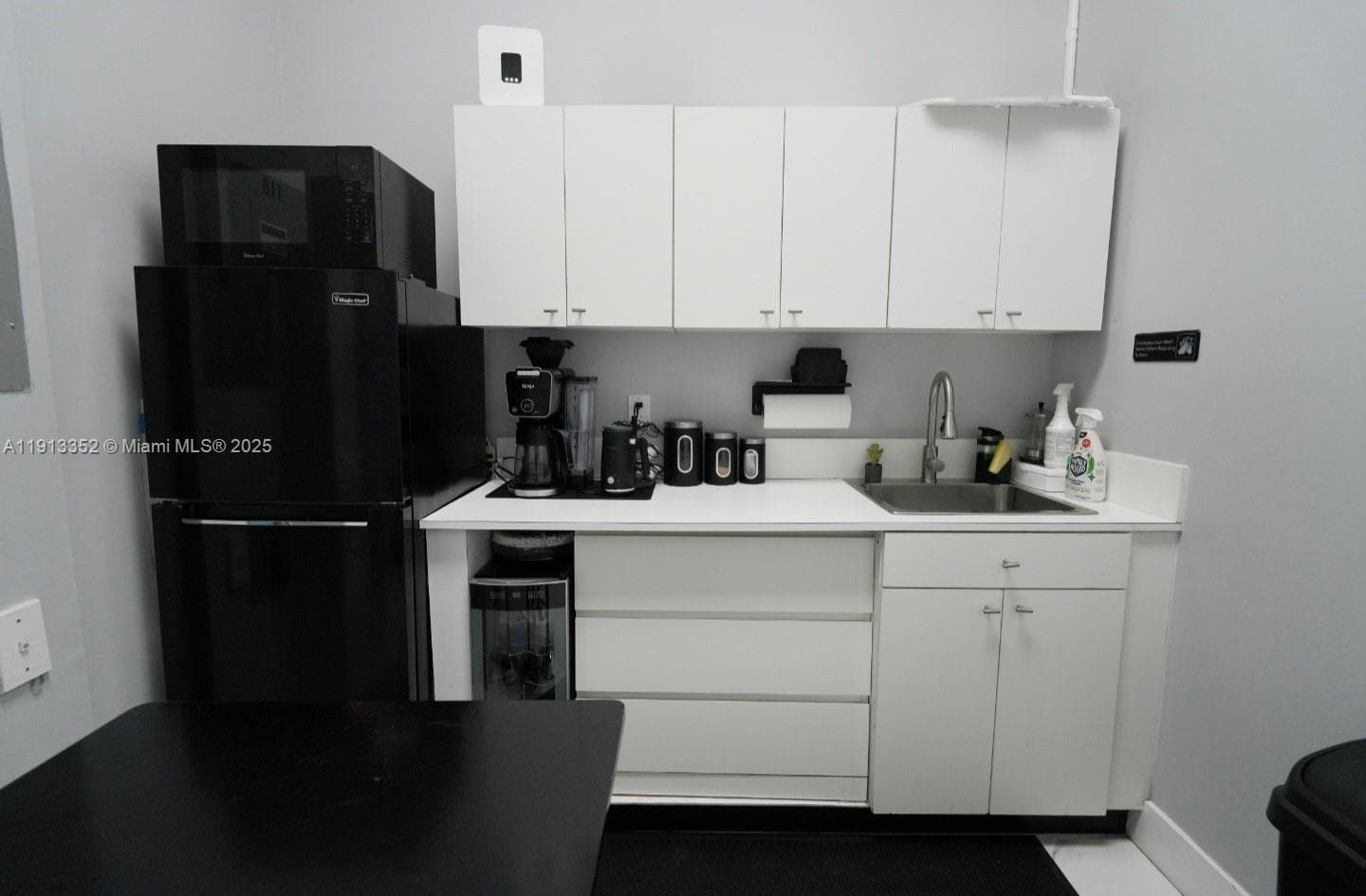 Thriving Hair Salon with Turnkey Operations