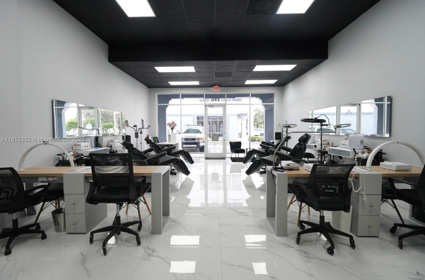 Thriving Hair Salon with Turnkey Operations