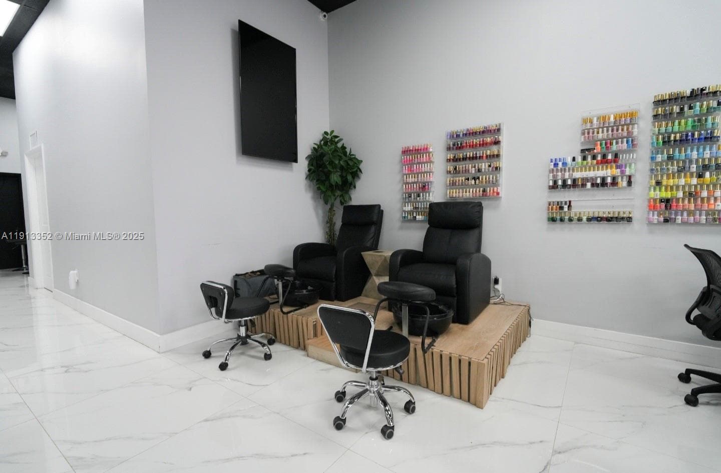 Thriving Hair Salon with Turnkey Operations
