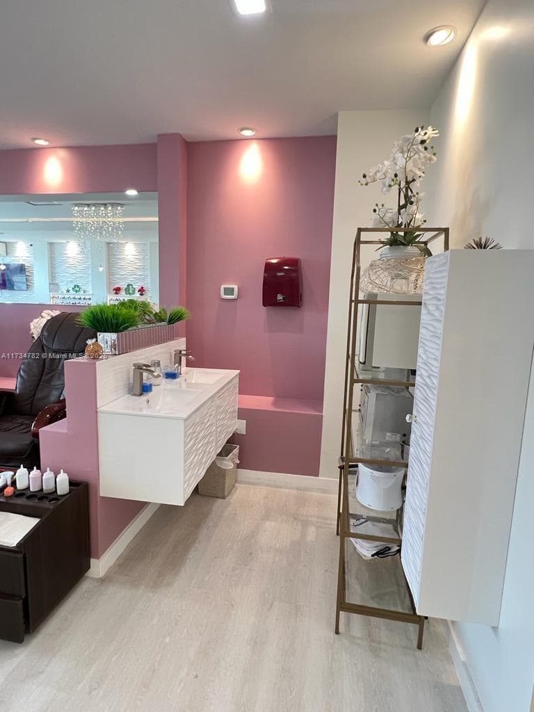 Thriving Beauty Salon with Stable Clientele