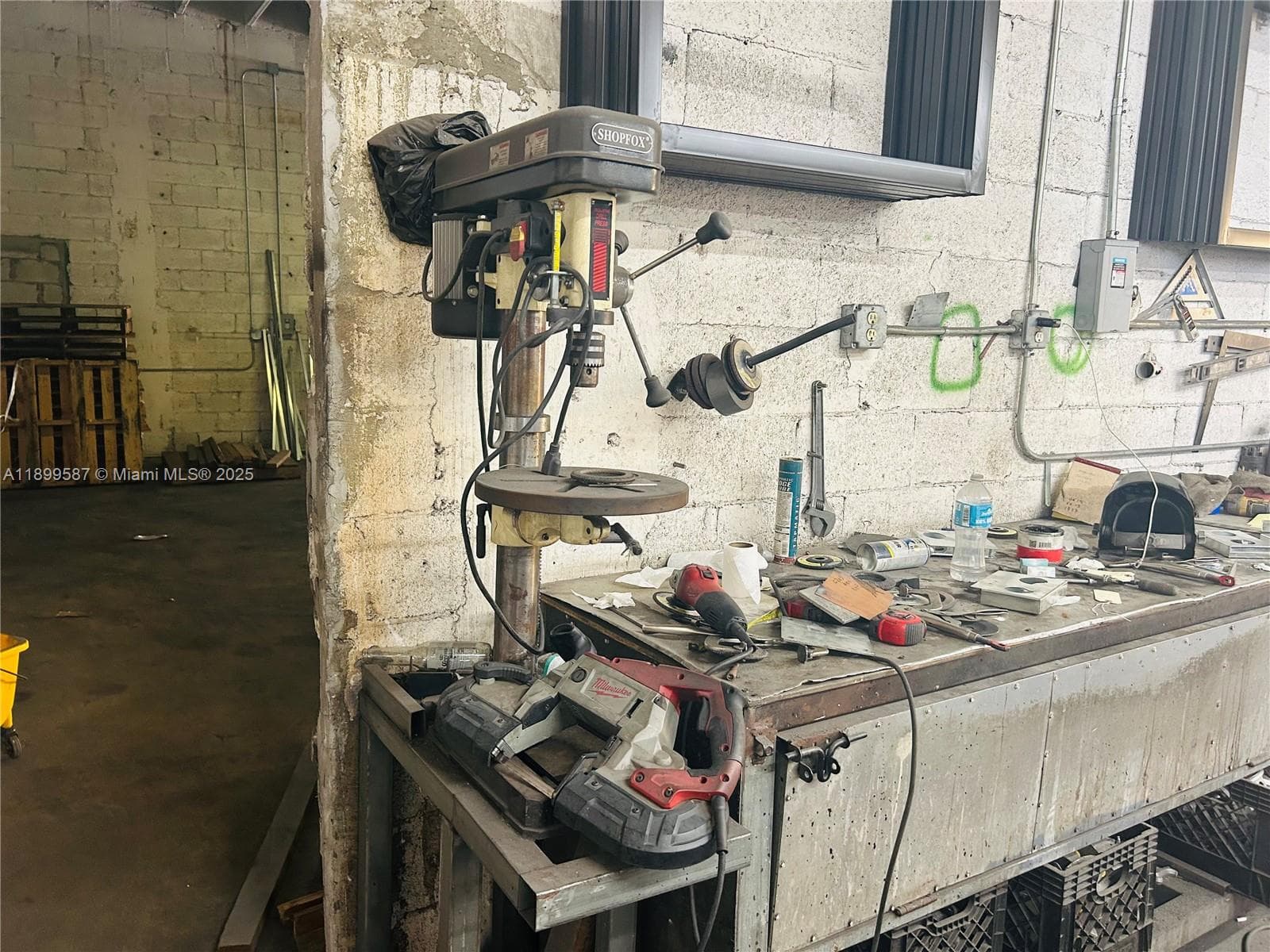 Established Aluminum Fence and Gate Manufacturer with Turnkey Operations