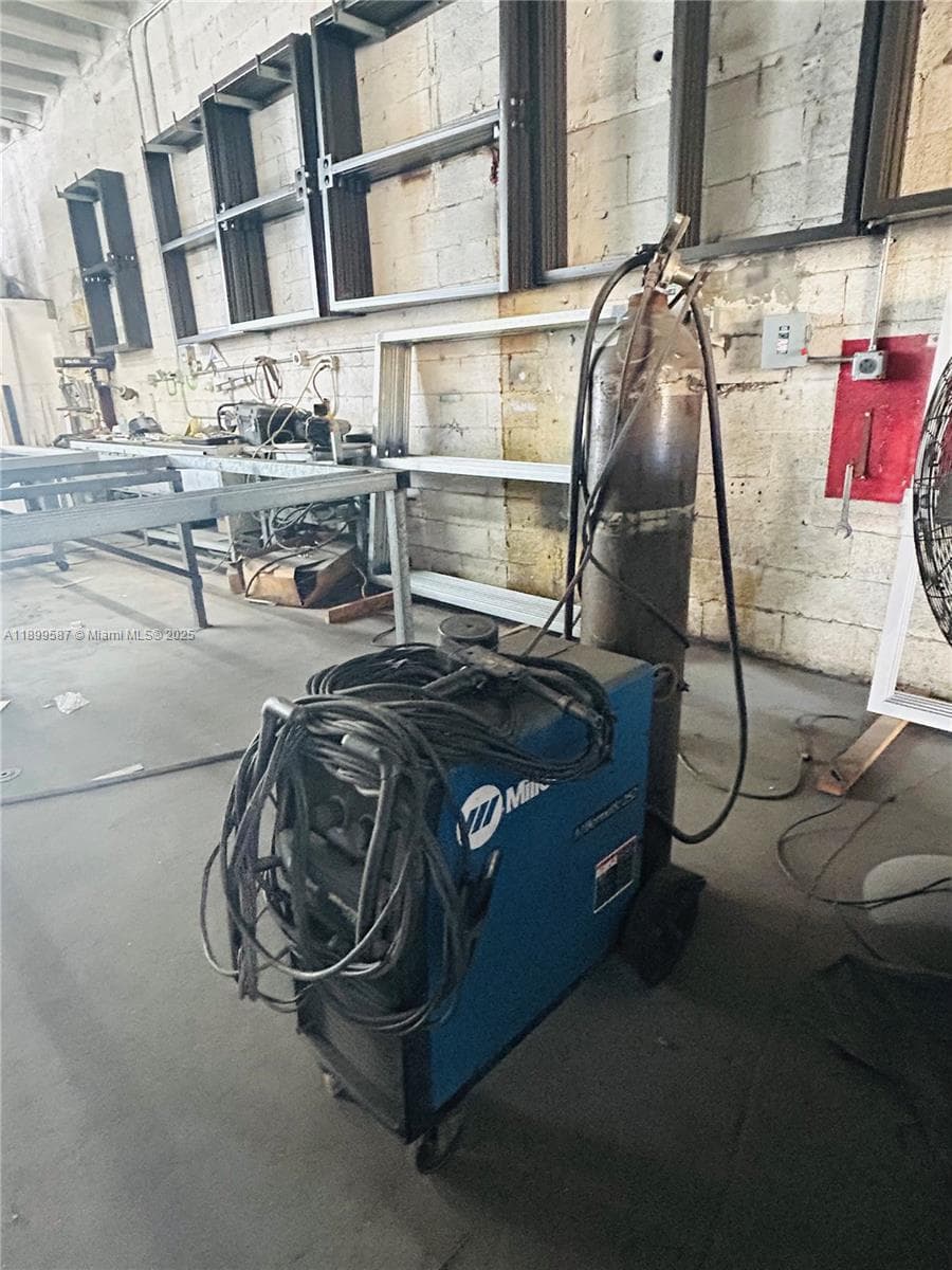 Established Aluminum Fence and Gate Manufacturer with Turnkey Operations