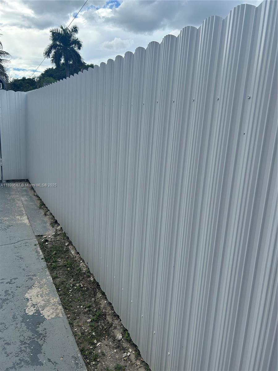 Established Aluminum Fence and Gate Manufacturer with Turnkey Operations