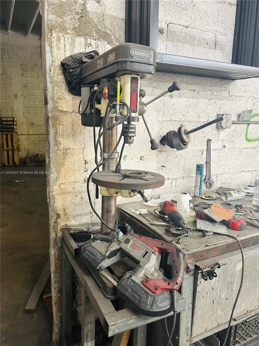 Established Aluminum Fence and Gate Manufacturer with Turnkey Operations