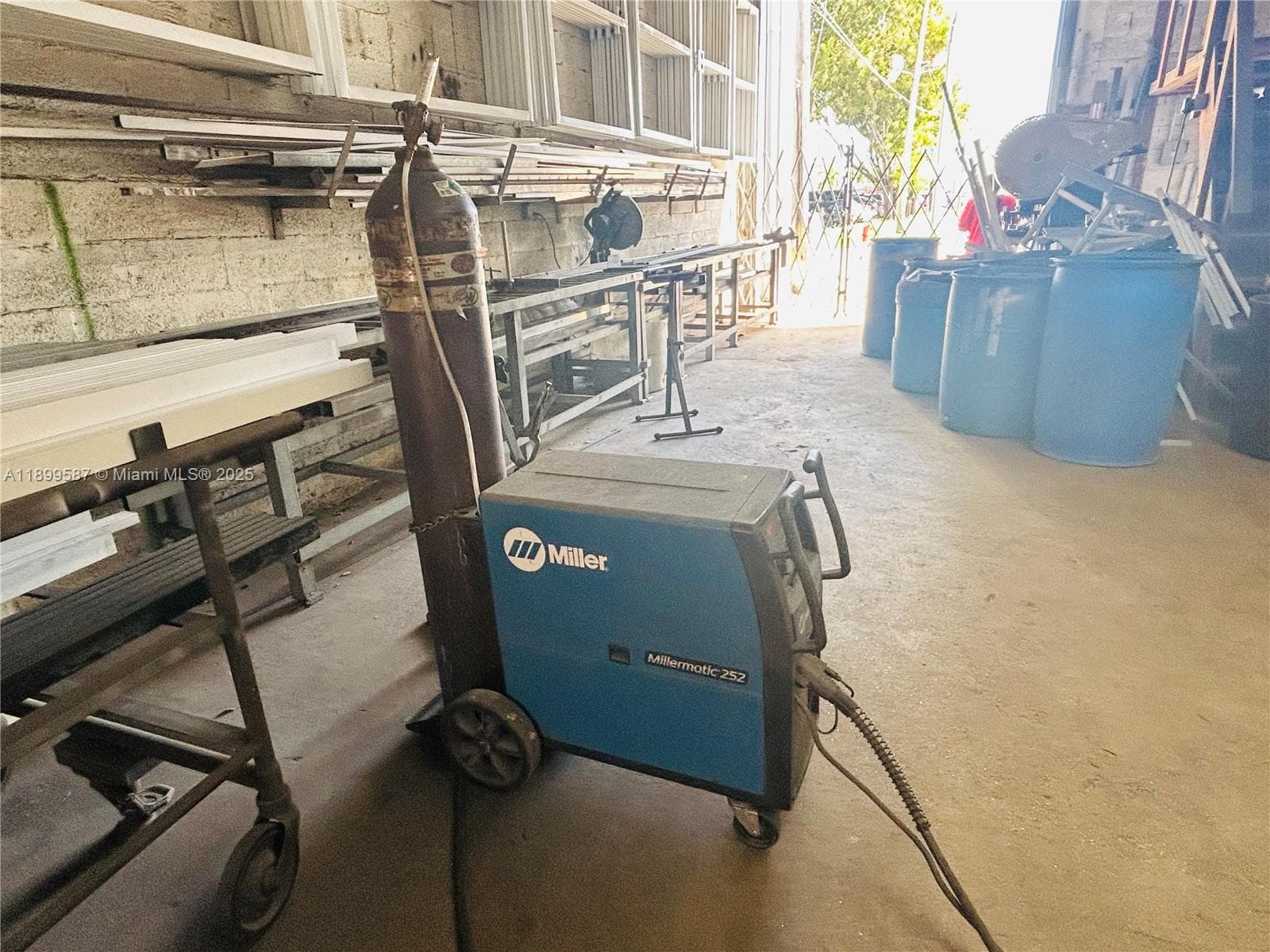 Established Aluminum Fence and Gate Manufacturer with Turnkey Operations