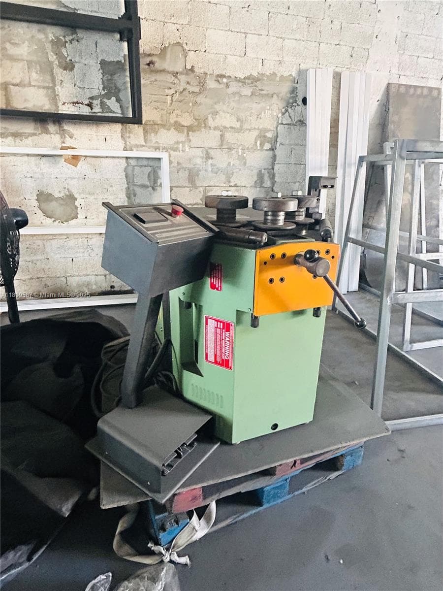 Established Aluminum Fence and Gate Manufacturer with Turnkey Operations