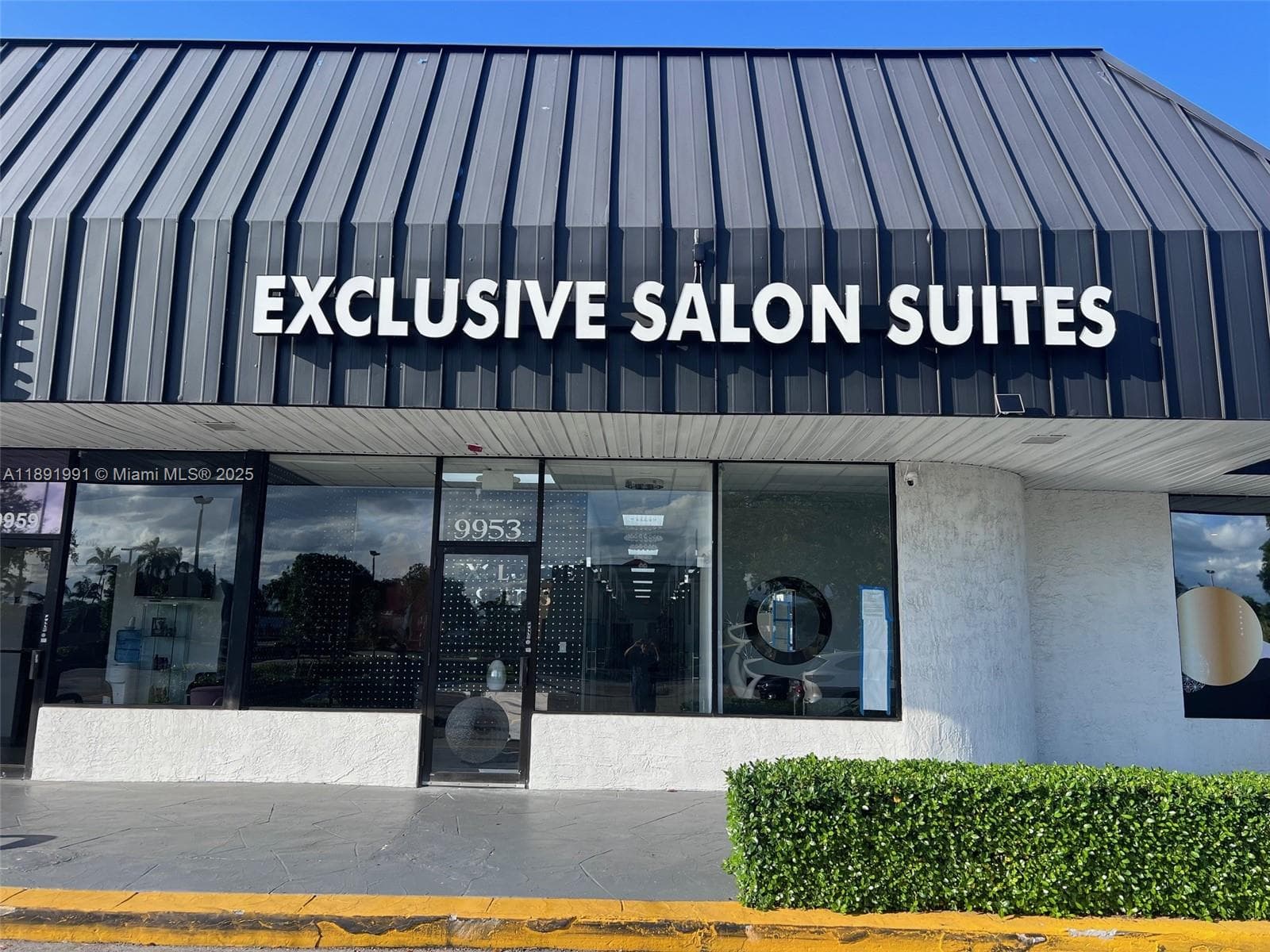 Premier Medical Clinic Space with 18 Versatile Units