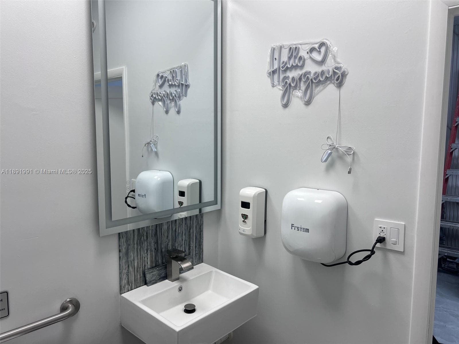 Premier Medical Clinic Space with 18 Versatile Units