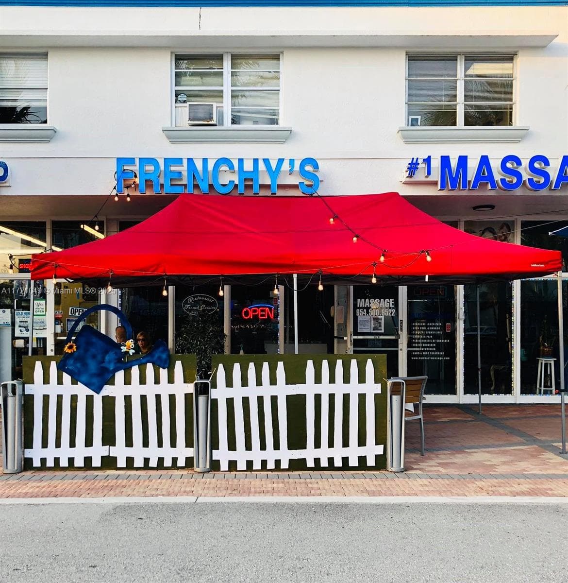 Charming French Restaurant with Loyal Clientele