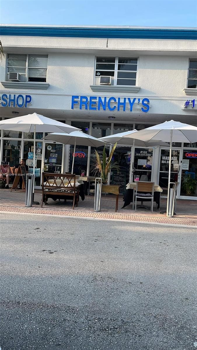 Charming French Restaurant with Loyal Clientele