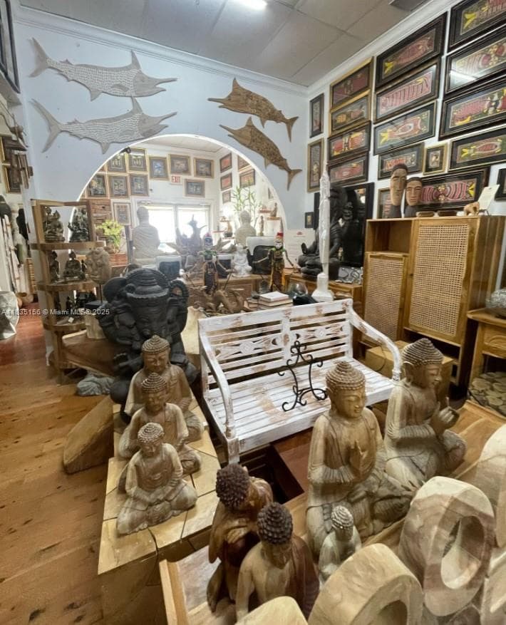 Established Furniture Retailer with Exclusive Inventory