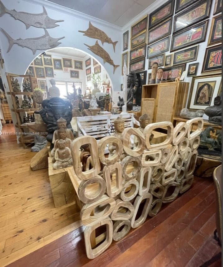 Established Furniture Retailer with Exclusive Inventory