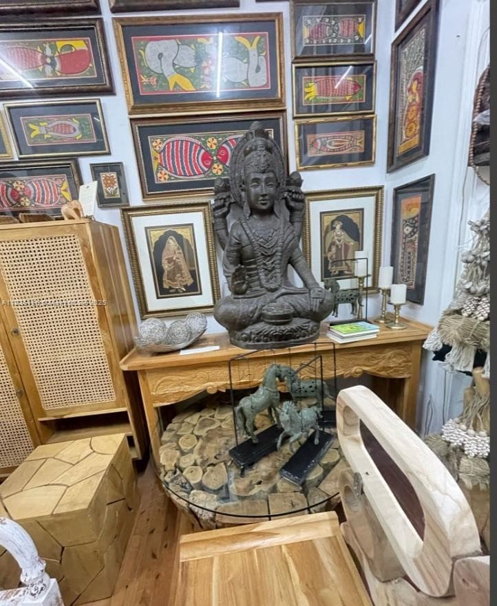 Established Furniture Retailer with Exclusive Inventory