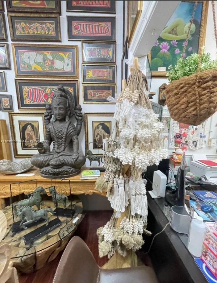 Established Furniture Retailer with Exclusive Inventory