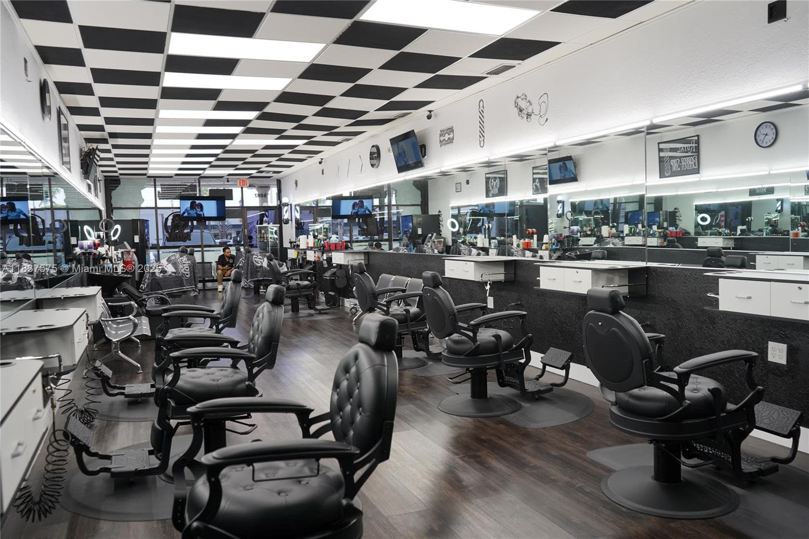Established Hair Salon with Smooth Transition Potential