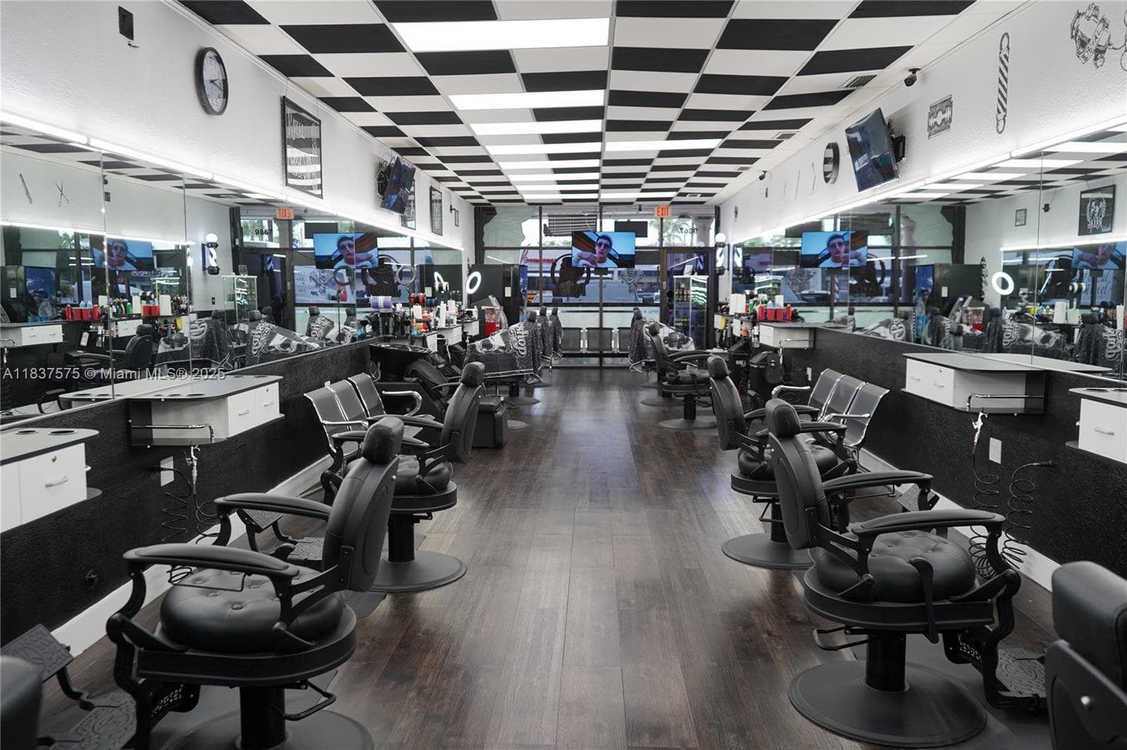 Established Hair Salon with Smooth Transition Potential