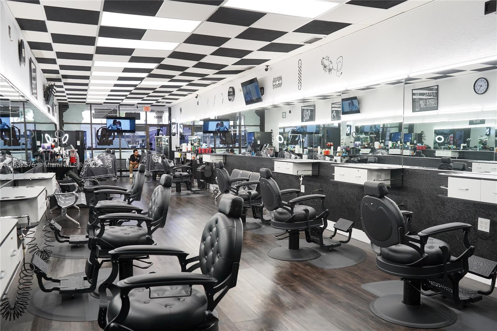 Established Hair Salon with Smooth Transition Potential