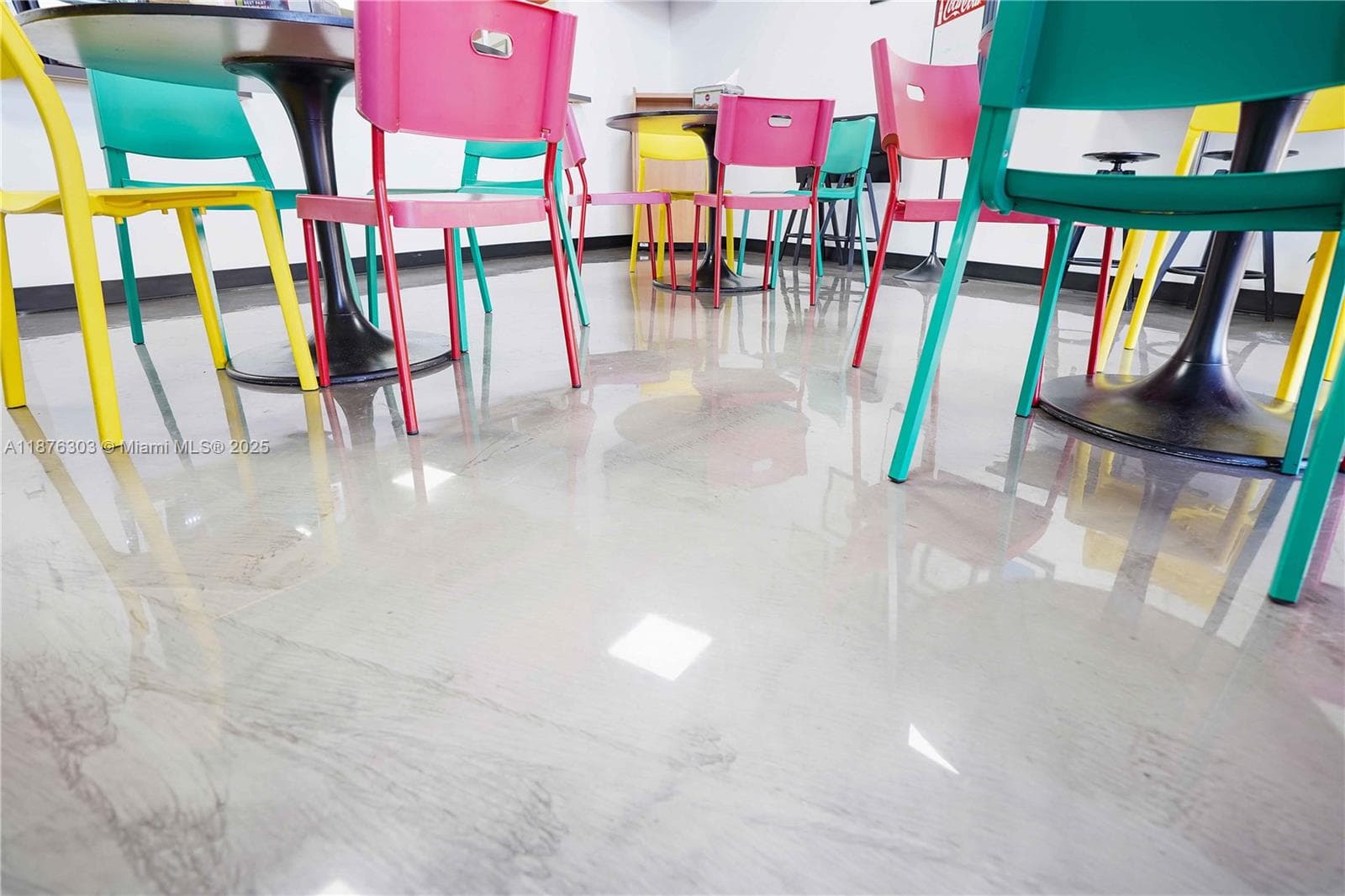 Thriving Italian Pizzeria with High Volume Capacity