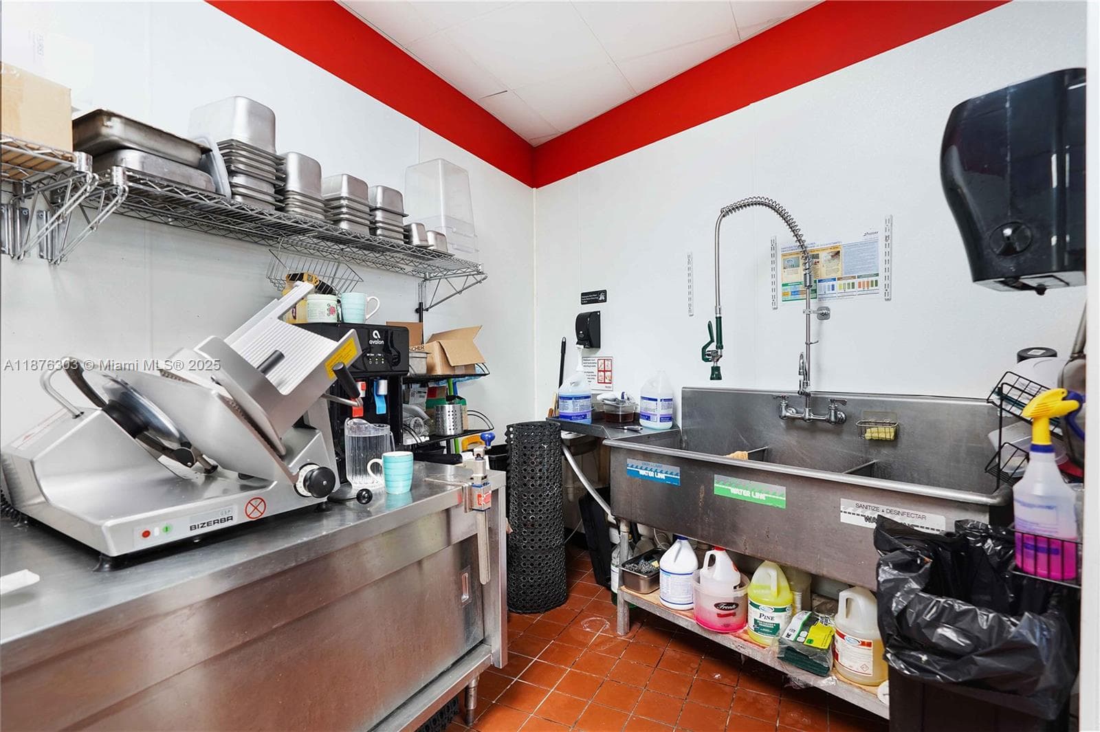 Thriving Italian Pizzeria with High Volume Capacity