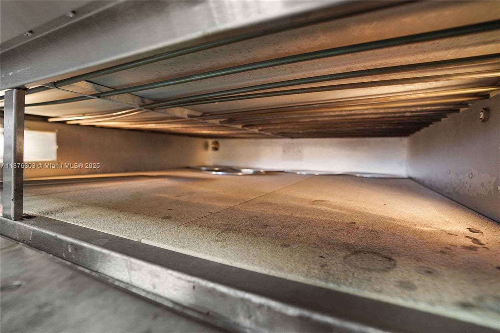 Thriving Italian Pizzeria with High Volume Capacity