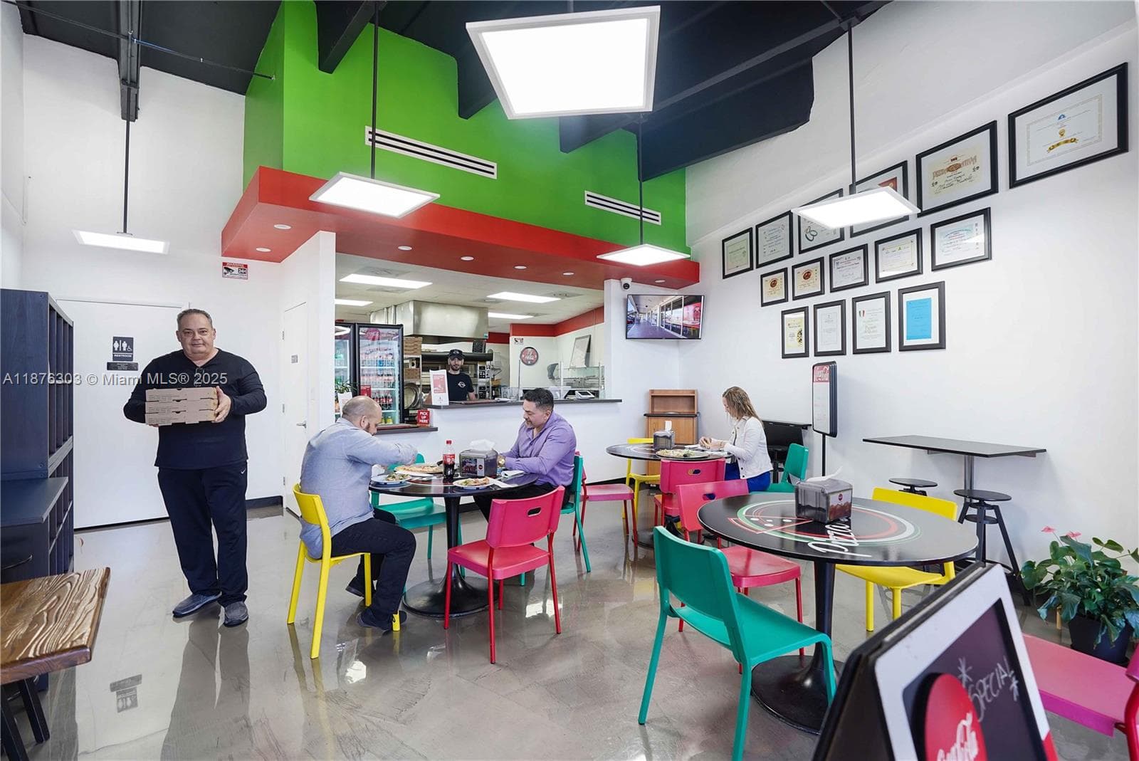 Thriving Italian Pizzeria with High Volume Capacity