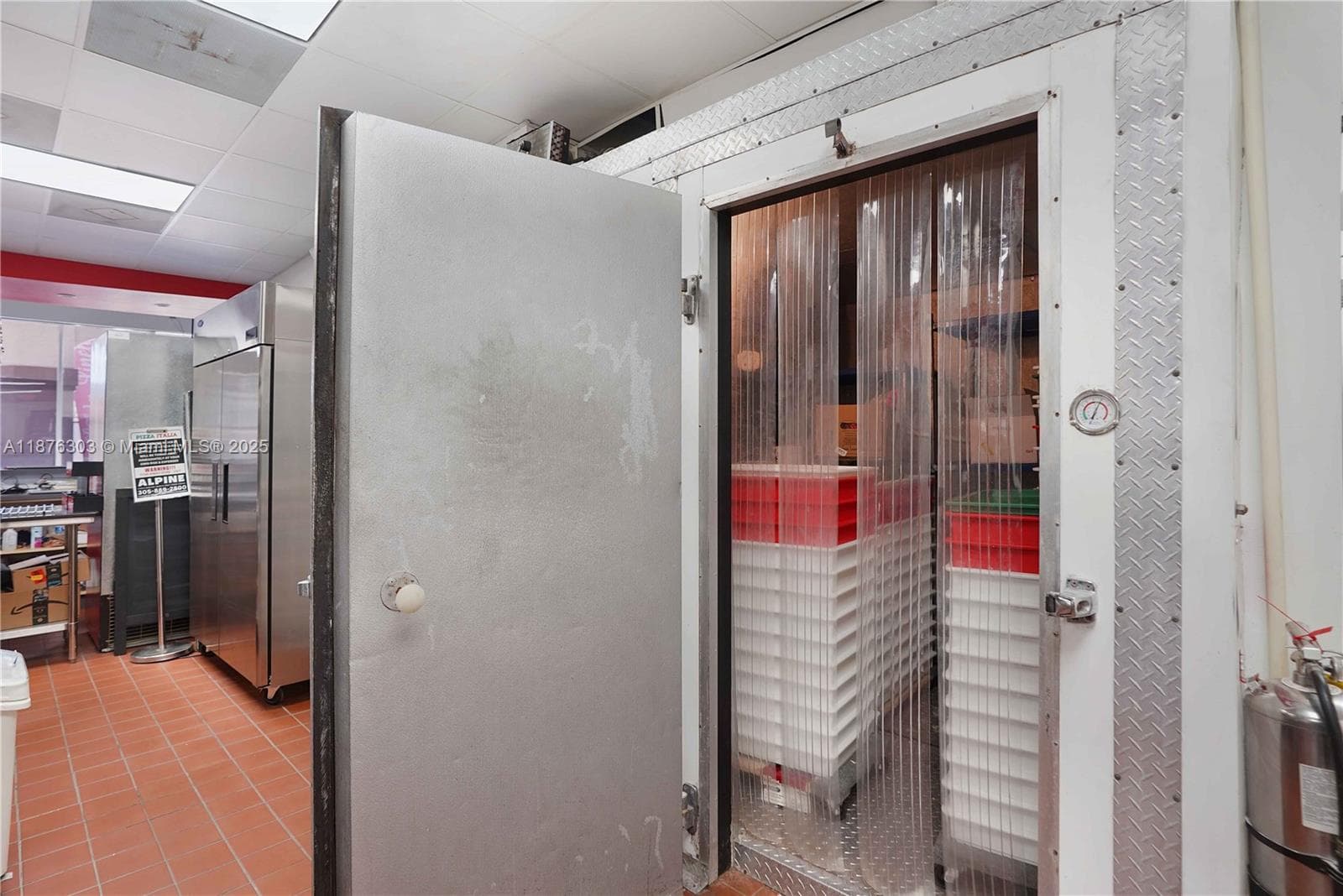 Thriving Italian Pizzeria with High Volume Capacity