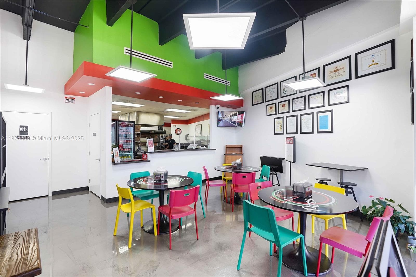 Thriving Italian Pizzeria with High Volume Capacity