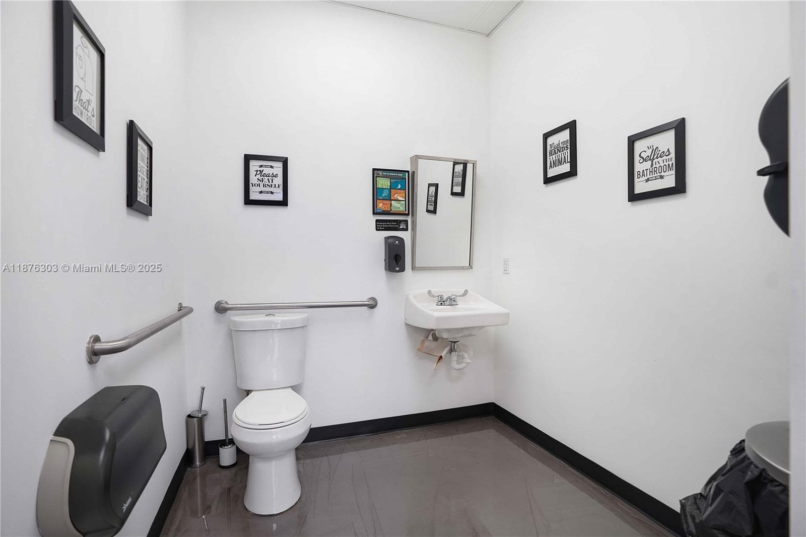 Thriving Italian Pizzeria with High Volume Capacity