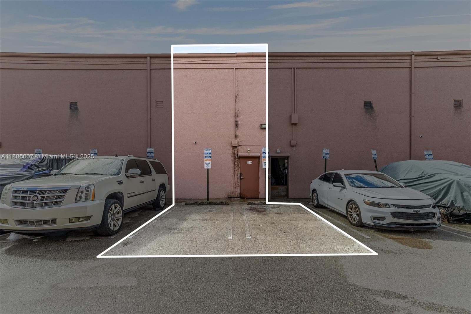 Niche Auto Detailing Customization Studio with Strong Online Presence