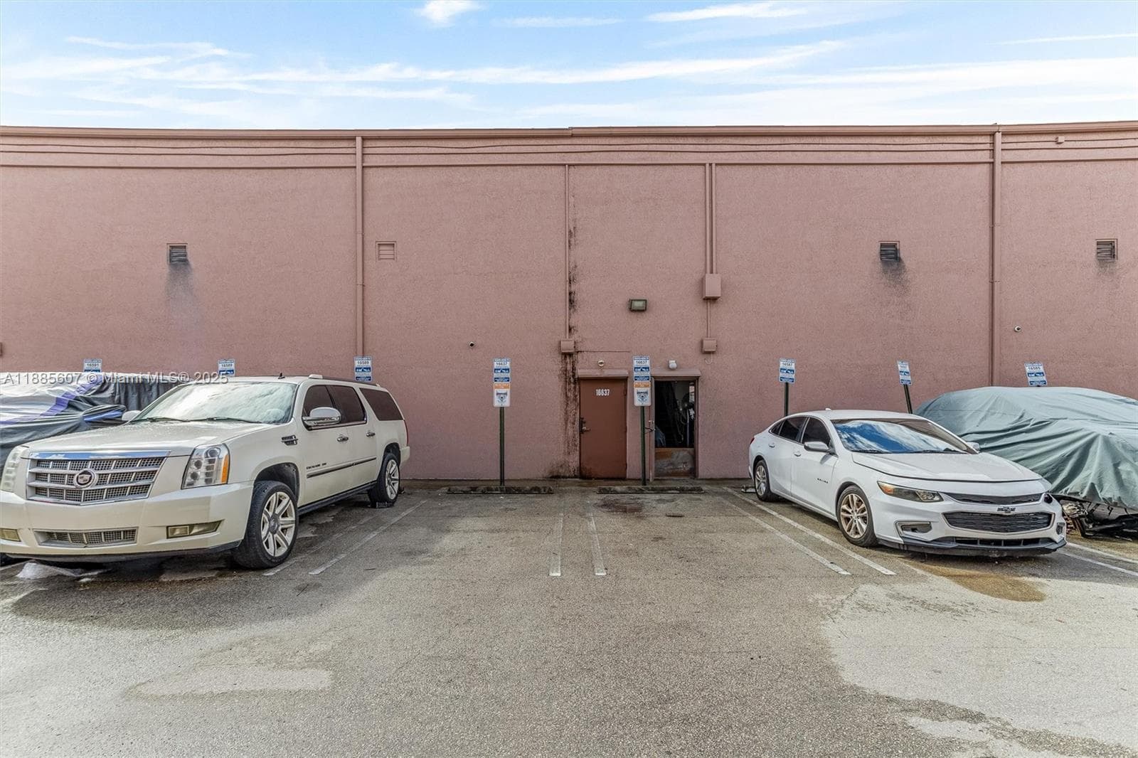 Niche Auto Detailing Customization Studio with Strong Online Presence