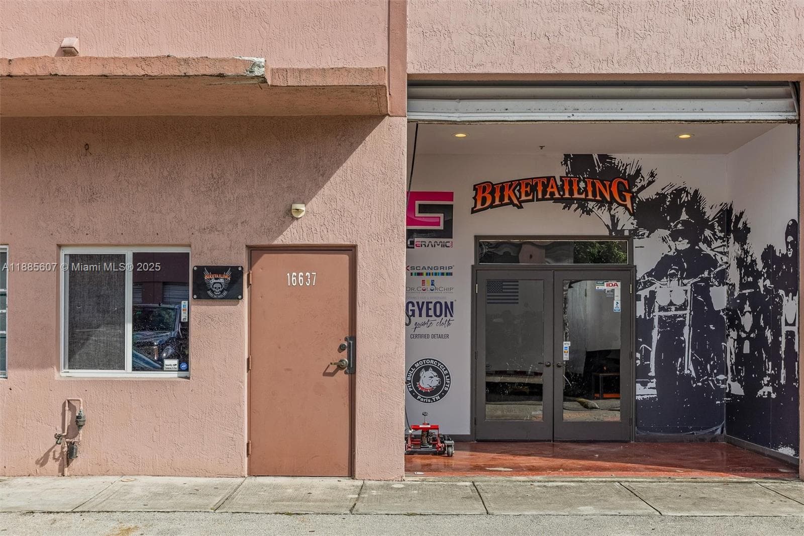 Niche Auto Detailing Customization Studio with Strong Online Presence