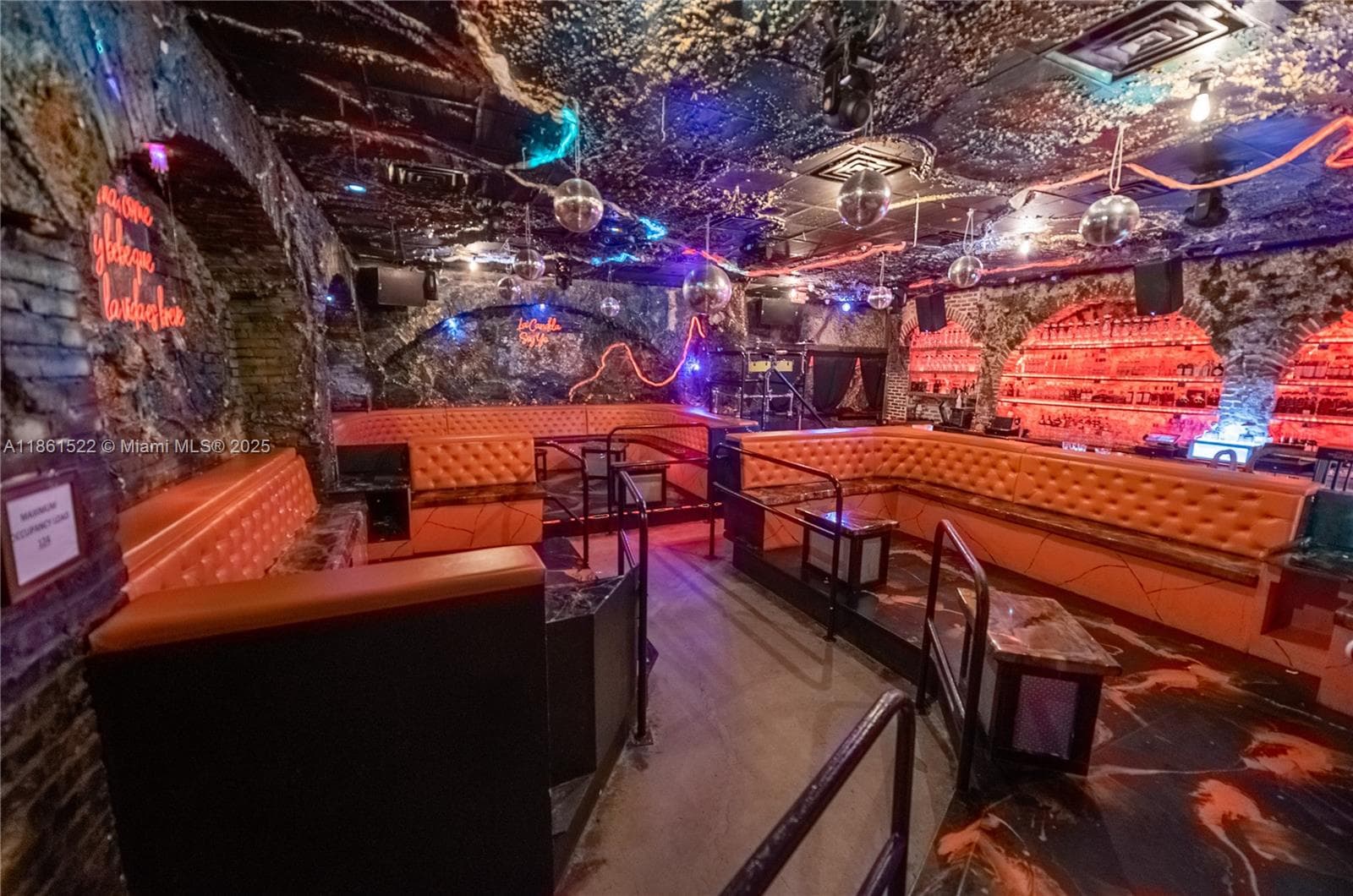 Premier Nightlife Venue with Iconic Brand Recognition