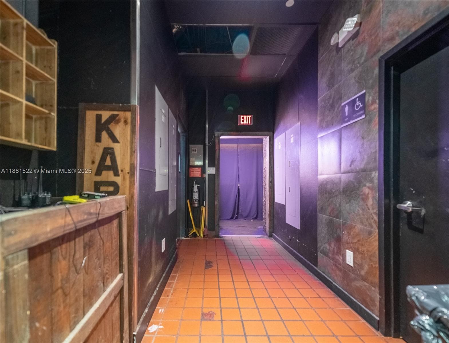 Premier Nightlife Venue with Iconic Brand Recognition