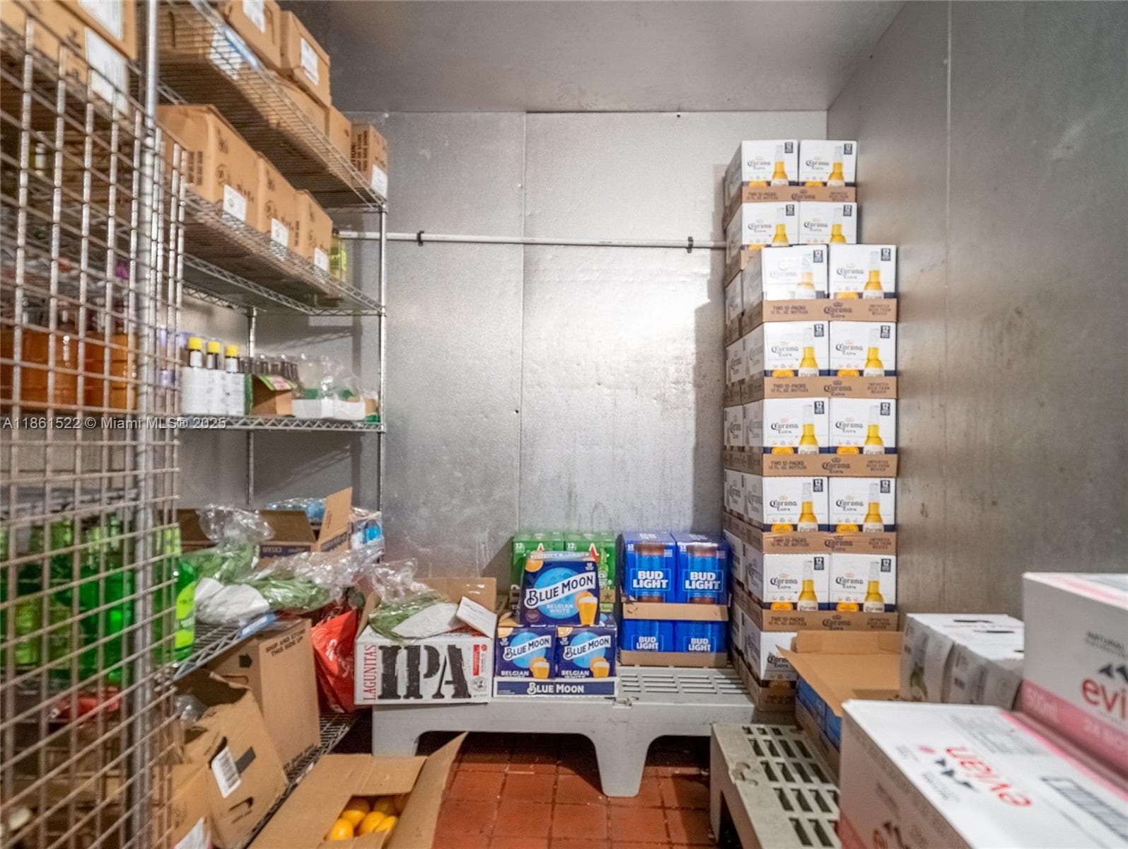 Premier Nightlife Venue with Iconic Brand Recognition