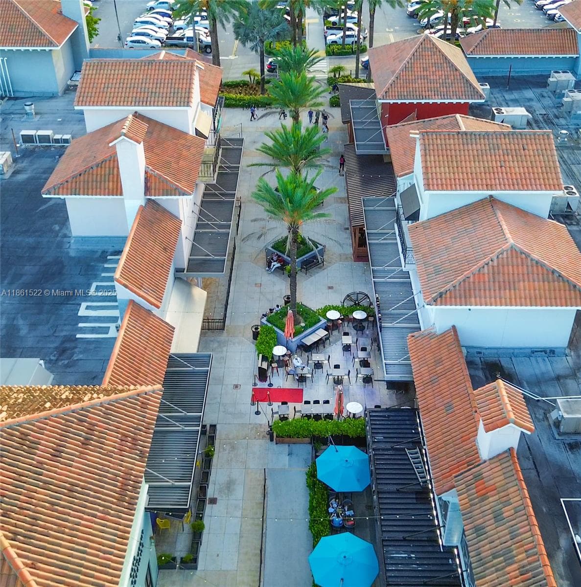 Premier Nightlife Venue with Iconic Brand Recognition