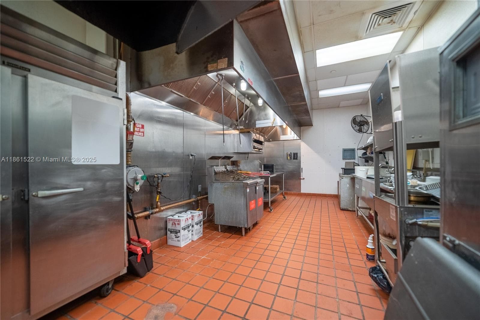 Premier Nightlife Venue with Iconic Brand Recognition