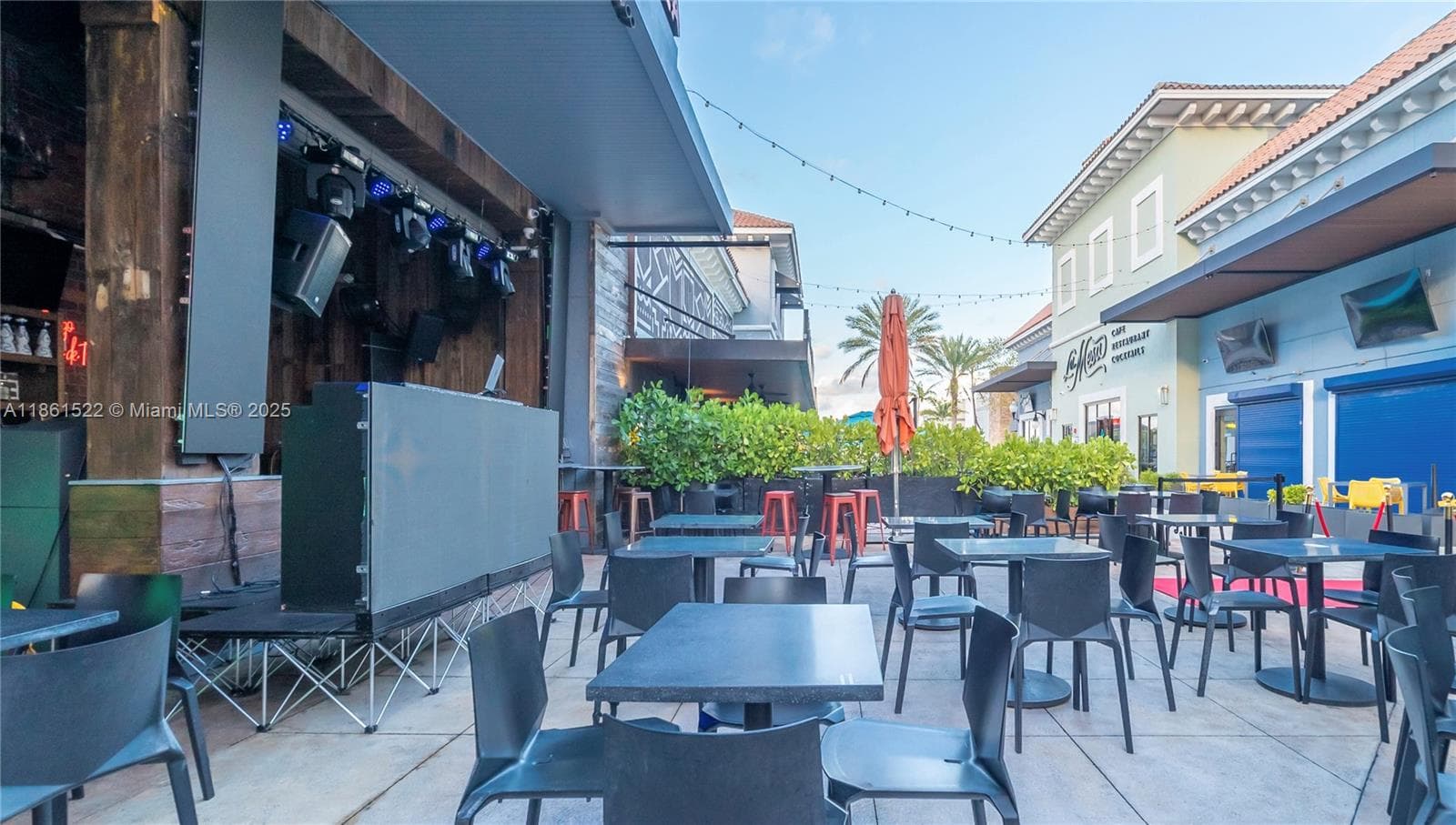 Premier Nightlife Venue with Iconic Brand Recognition