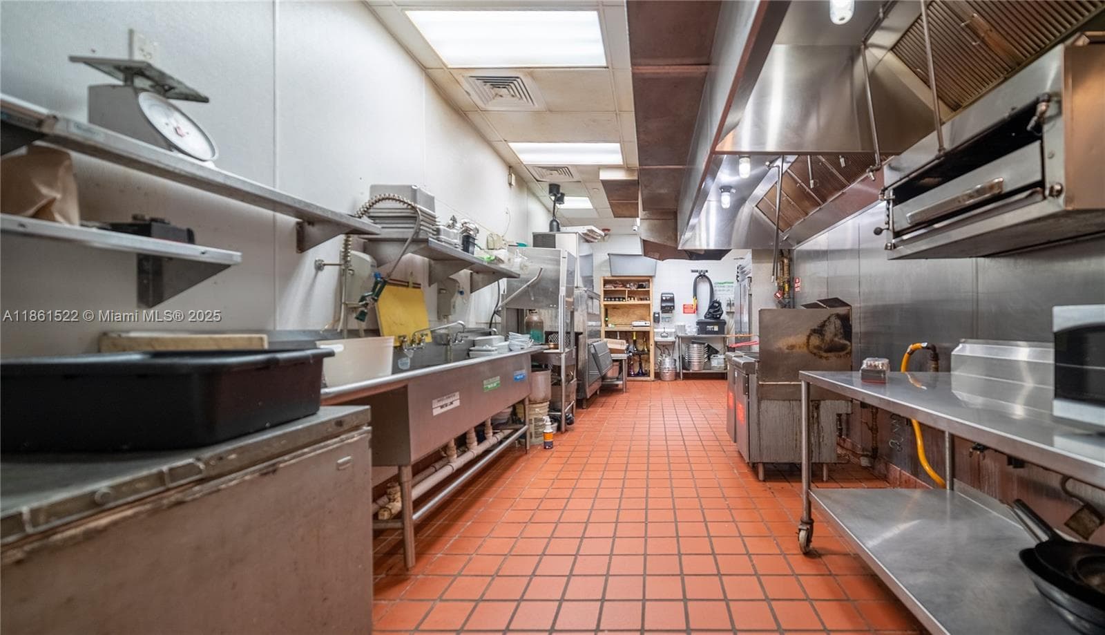 Premier Nightlife Venue with Iconic Brand Recognition