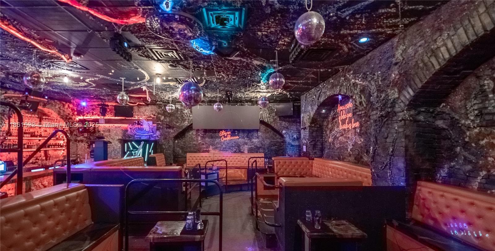 Premier Nightlife Venue with Iconic Brand Recognition