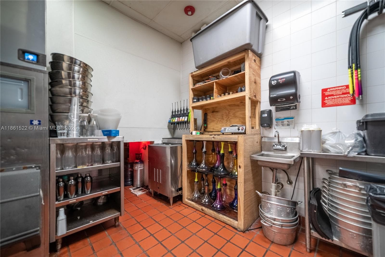 Premier Nightlife Venue with Iconic Brand Recognition