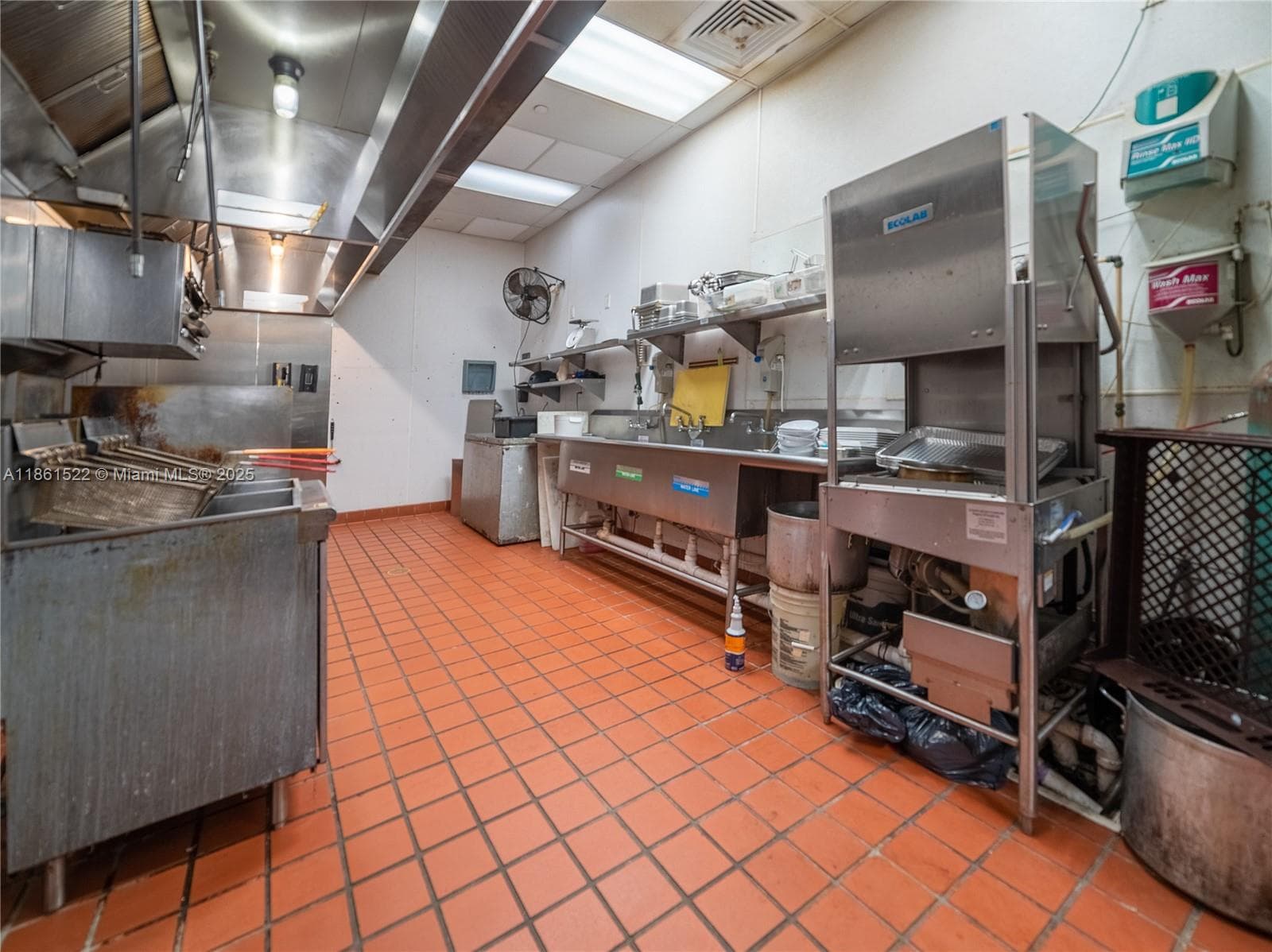 Premier Nightlife Venue with Iconic Brand Recognition