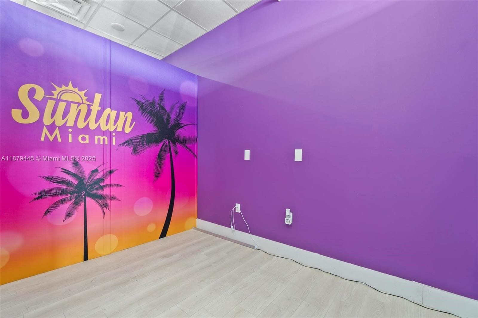 Turnkey Hair Salon Barber Shop with High Foot Traffic