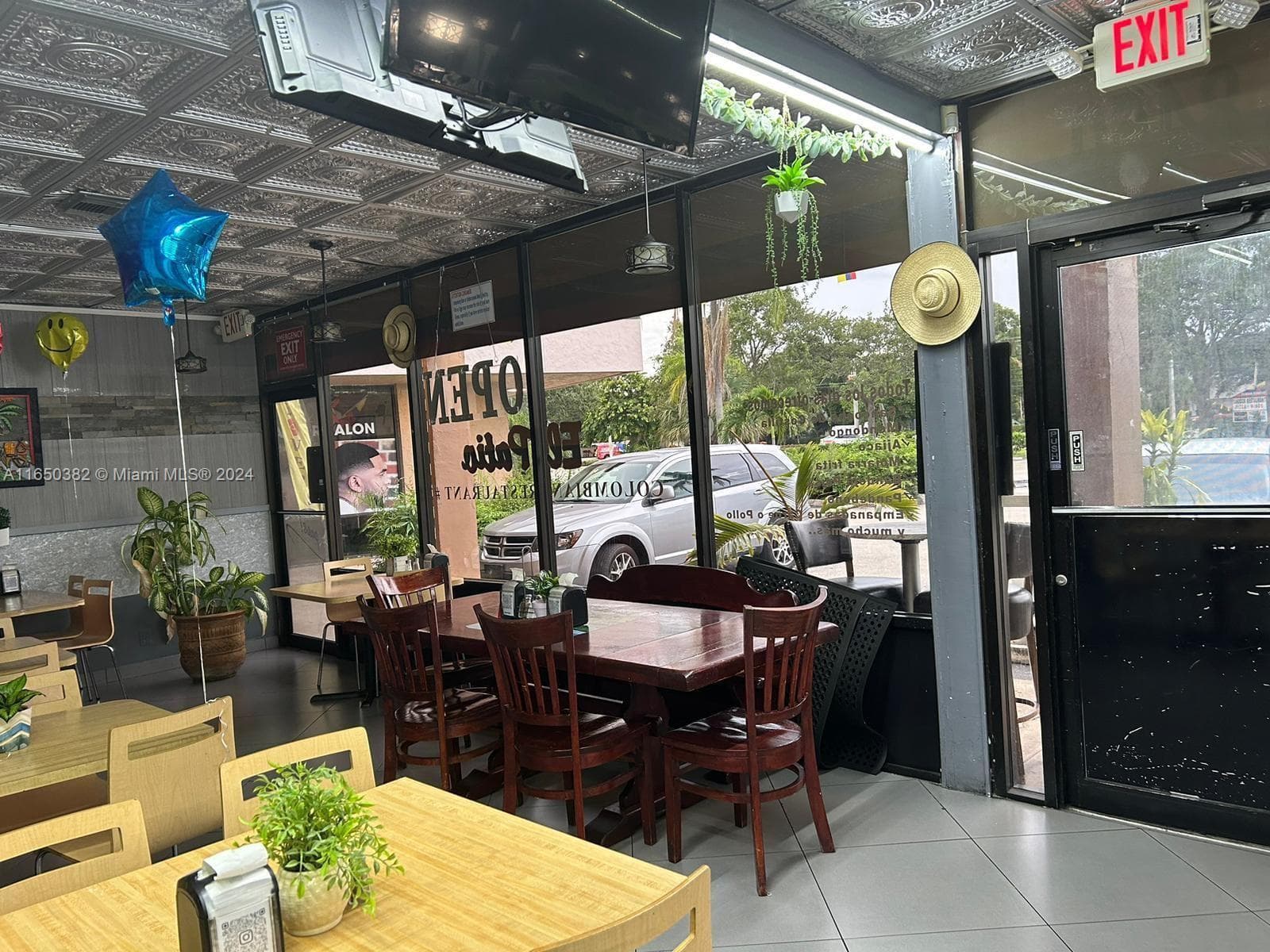 Thriving Colombian Restaurant with Loyal Clientele